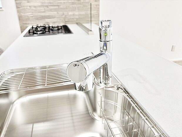 【その他設備(蛇口一体型浄水器)】いつでも清潔なおいしいお水を。一つの水栓で水道水と浄水を使い分け。