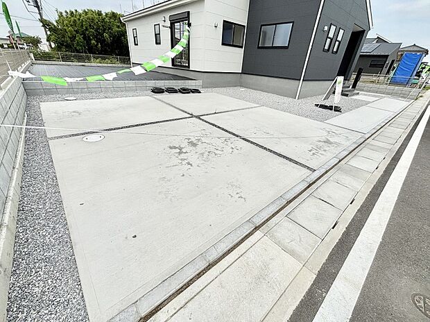 【駐車場】駐車3台可能！急なお客様の駐車に。また、ご家族の自転車スペースとしても大活躍。