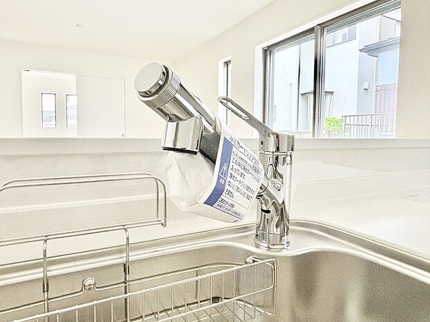 【その他設備(蛇口一体型浄水器)】いつでも清潔なおいしいお水を。一つの水栓で水道水と浄水を使い分け。
