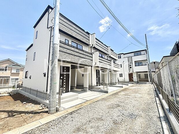 【前面道路含む現地写真】前面道路はきちんと整備されています  