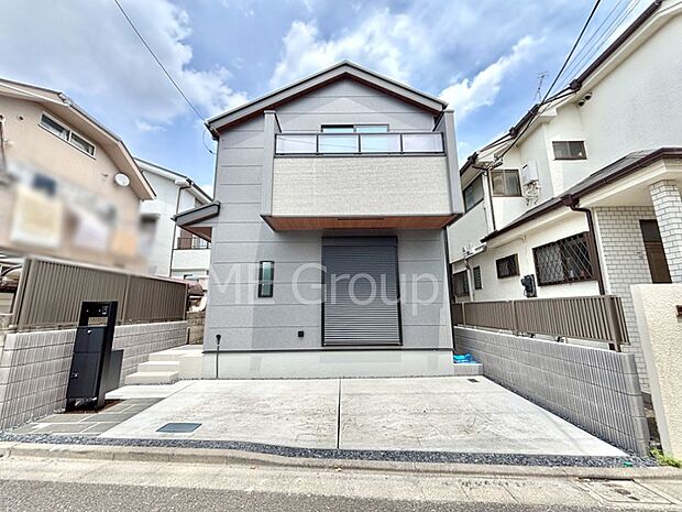 【現地外観写真】洗練された外観、上質な住空間が広がる室内は永く安心して過ごせる住居です。