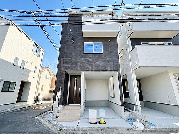 【現地外観写真】たっぷりの陽光と開放感に包まれる明るい住まい