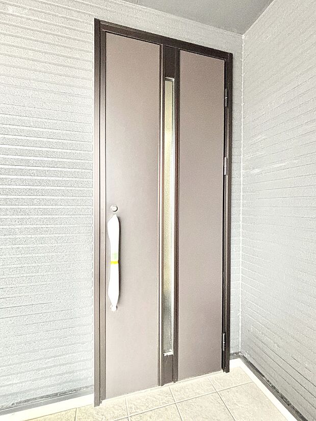 【玄関】大切な家族、来客を出迎える玄関。