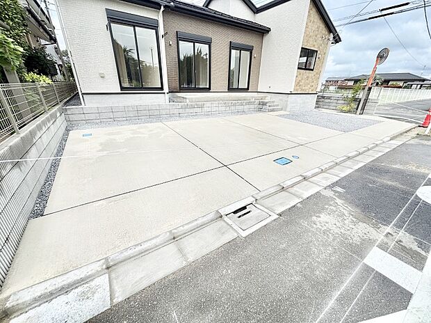 【駐車場】駐車3台可能！急なお客様の駐車に。また、ご家族の自転車スペースとしても大活躍。