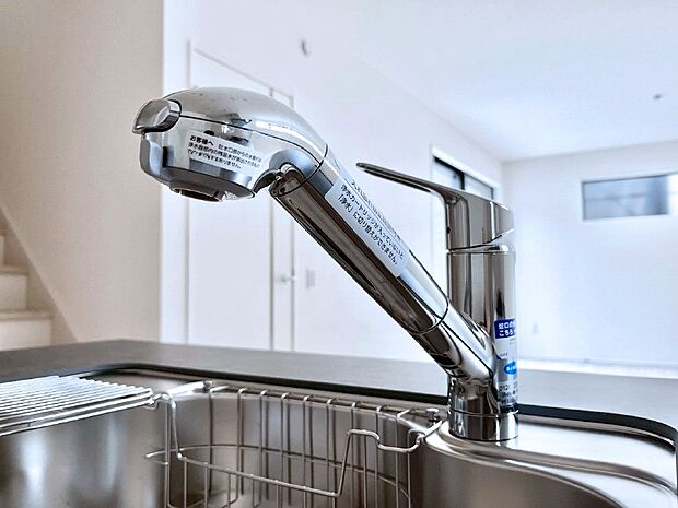 【その他設備(浄水器)】いつでも清潔なおいしいお水を。一つの水栓で水道水と浄水を使い分け。