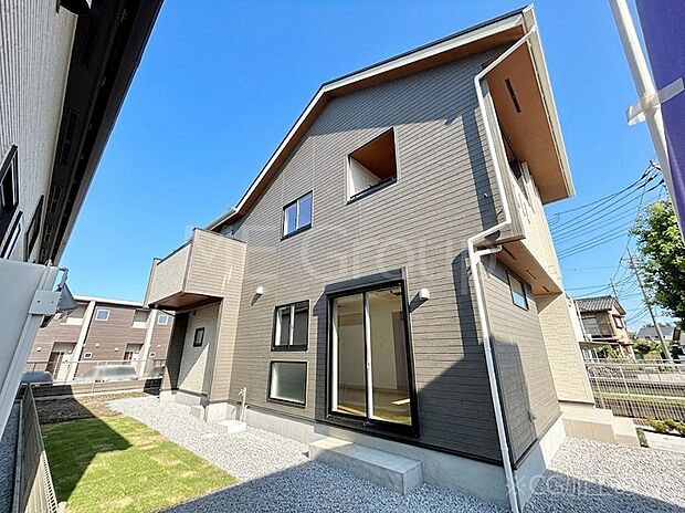 【現地外観写真】たっぷりの陽光と開放感に包まれる明るい住まい