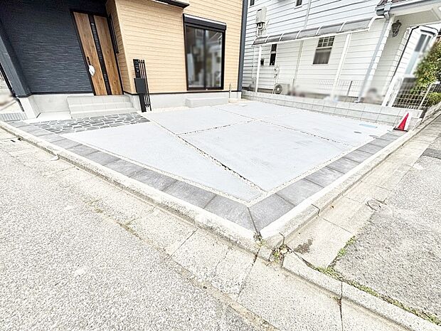 【駐車場】目の前が駐車場だと雨の日も大量にお買い物をした時も便利ですね