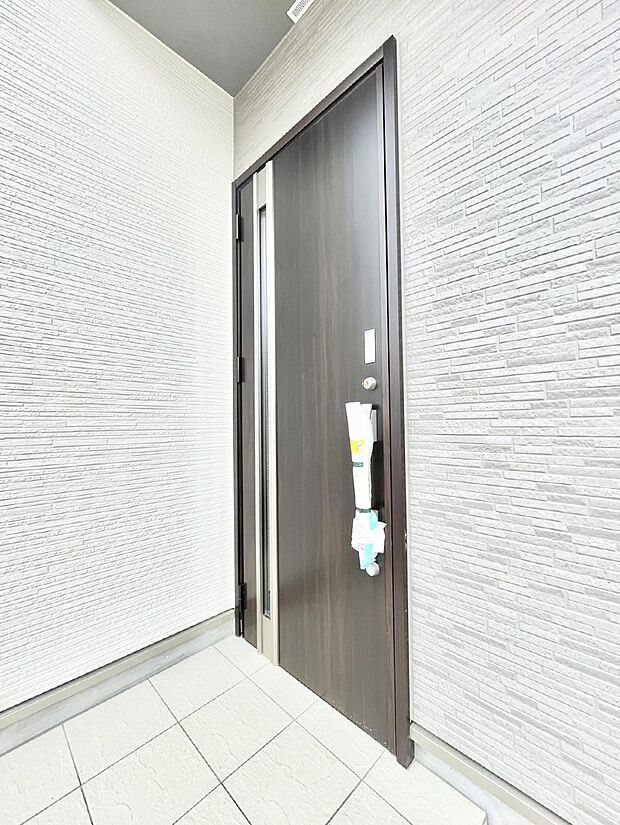 【玄関】大切な家族、来客を出迎える玄関。 
