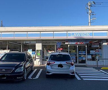 ローソン 八潮中央三丁目店 119m(2分)