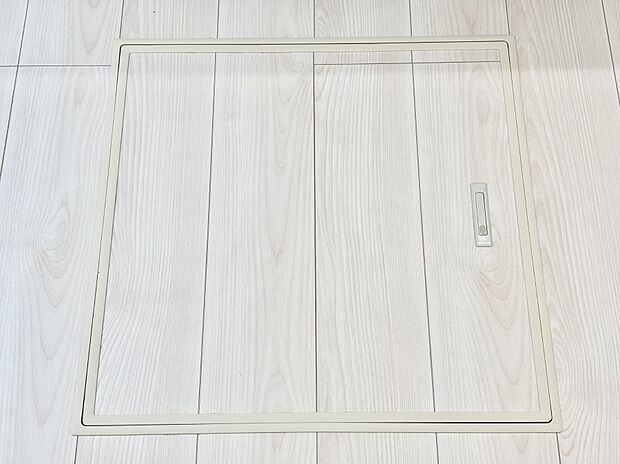 【その他設備(床下収納)】床下収納付き!日用品・非常用品の収納にも大活躍。