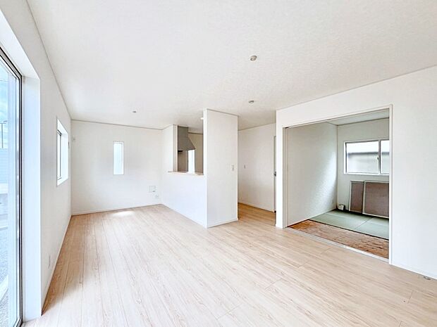 【ダイニング】家族の笑顔が自然と生まれてくる、そんな雰囲気のダイニングに仕上がっています。