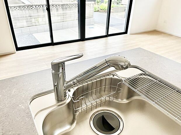 【その他設備(蛇口一体型浄水器)】いつでも清潔なおいしいお水を。一つの水栓で水道水と浄水を使い分け。