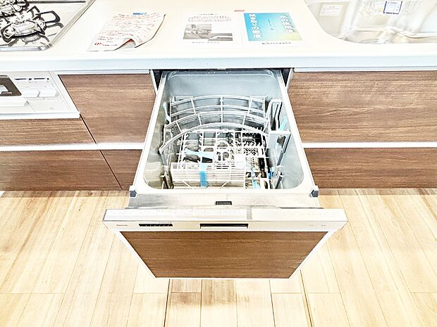 【その他設備(食洗機)】面倒なお片づけは食洗機にお任せ！家事の負担が減って、時間にも気持ちにもゆとりができます。