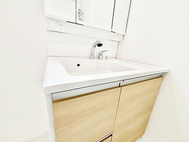 【その他設備(ハンドシャワー水栓)】ハンドシャワー付き!使いやすい洗面台。