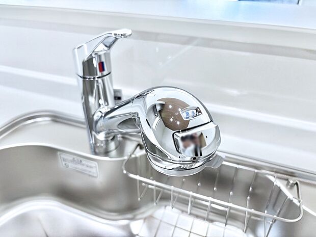 【その他設備(浄水器)】いつでも清潔なおいしいお水を。一つの水栓で水道水と浄水を使い分け。