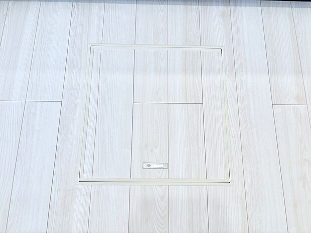 【その他設備(床下収納)】床下収納付き！日用品・非常用品の収納にも大活躍。