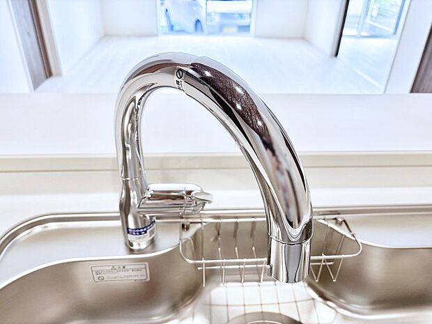 【その他設備(タッチレス水栓)】水栓に触れずに吐止水ができるタッチレス水栓  