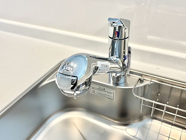 【その他設備(浄水器)】いつでも清潔なおいしいお水を。一つの水栓で水道水と浄水を使い分け。