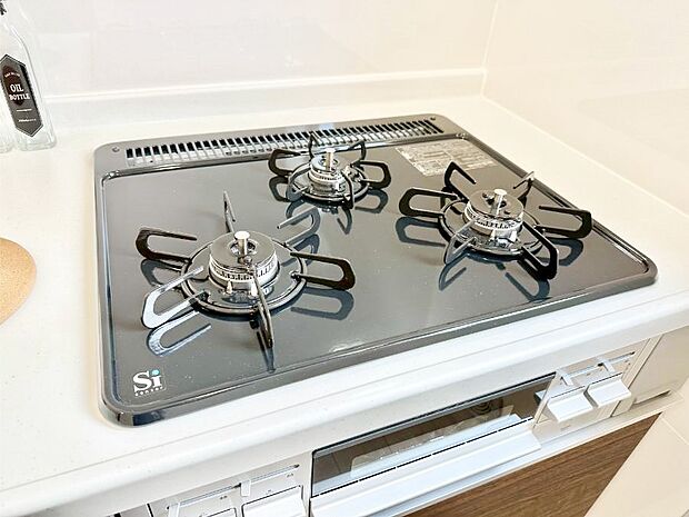 【その他設備(ガスコンロ)】三口ガスコンロでお料理が一気にはかどりそう  