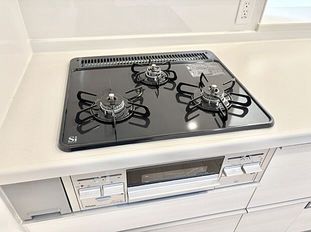 【その他設備(Ｓｉセンサーコンロ)】ガスコンロはＳｉセンサー搭載。火力調節や焦げ付き・消し忘れも防いでくれます。