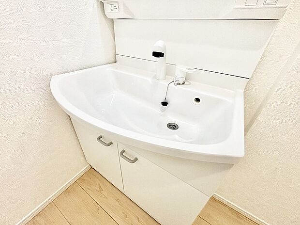 【その他設備(ハンドシャワー水栓)】ハンドシャワー付き!使いやすい洗面台。