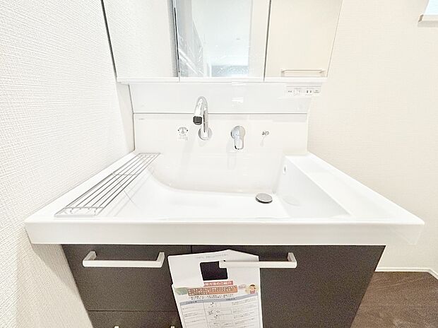 【その他設備(ハンドシャワー水栓)】ハンドシャワー付き!使いやすい洗面台。