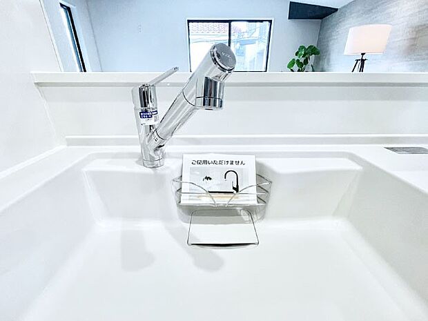 【その他設備(浄水器)】いつでも清潔なおいしいお水を。一つの水栓で水道水と浄水を使い分け。