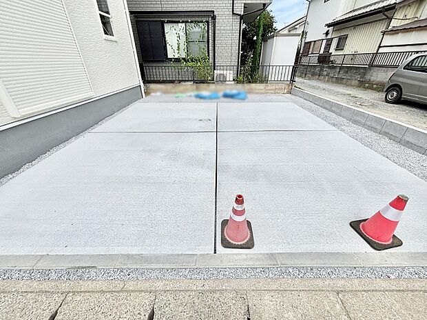 【駐車場】駐車2台可能!急なお客様の駐車に。また、ご家族の自転車スペースとしても大活躍。