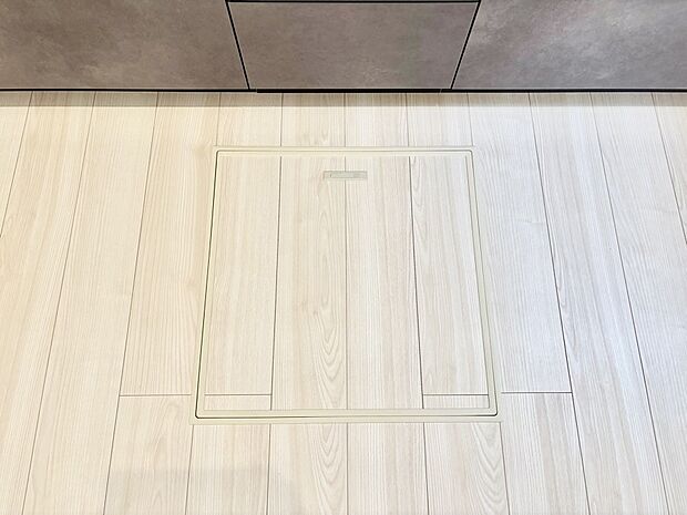 【その他設備(床下収納)】床下収納付き！日用品・非常用品の収納にも大活躍。
