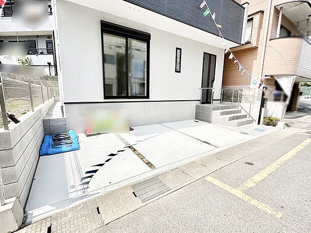 【駐車場】目の前が駐車場だと雨の日も大量にお買い物をした時も便利ですね