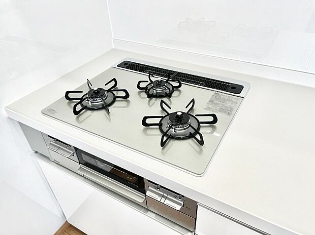 【その他設備(三ツ口コンロ)】三口ガスコンロでお料理が一気にはかどりそう
