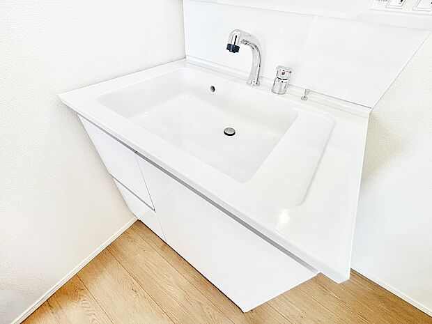 【その他設備(ハンドシャワー水栓)】ハンドシャワー付き!使いやすい洗面台。