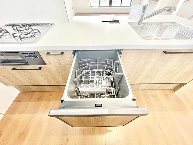 【その他設備(食洗機)】面倒なお片づけは食洗機にお任せ！家事の負担が減って、時間にも気持ちにもゆとりができます。
