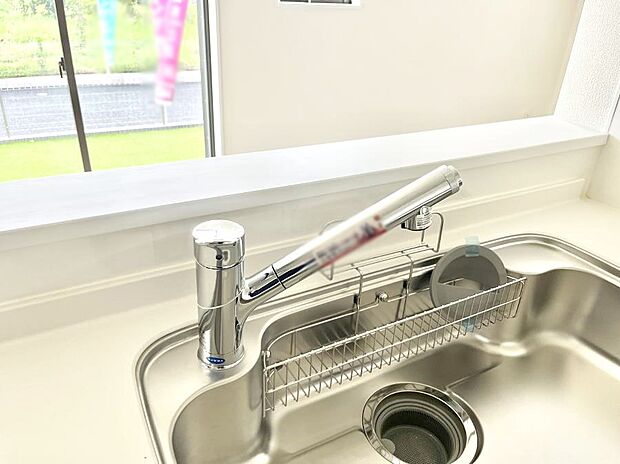 【その他設備(浄水器)】いつでも清潔なおいしいお水を。一つの水栓で水道水と浄水を使い分け。