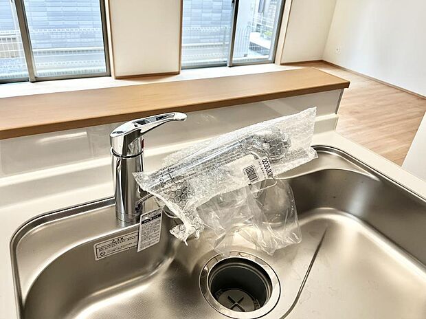 【その他設備(浄水器)】いつでも清潔なおいしいお水を。一つの水栓で水道水と浄水を使い分け。
