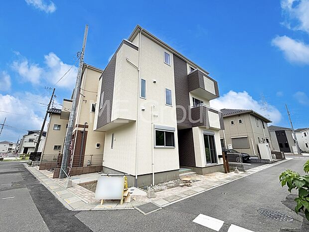 【前面道路含む現地写真】陽光と開放感に恵まれた角地。ここから始まる新生活を応援いたします!