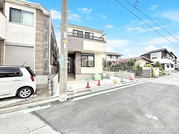 【前面道路含む現地写真】前面道路はきちんと整備されています