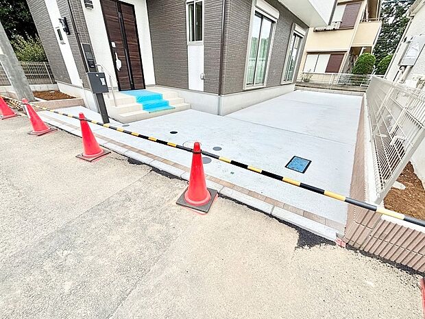 【駐車場】駐車2台可能!急なお客様の駐車に。また、ご家族の自転車スペースとしても大活躍。