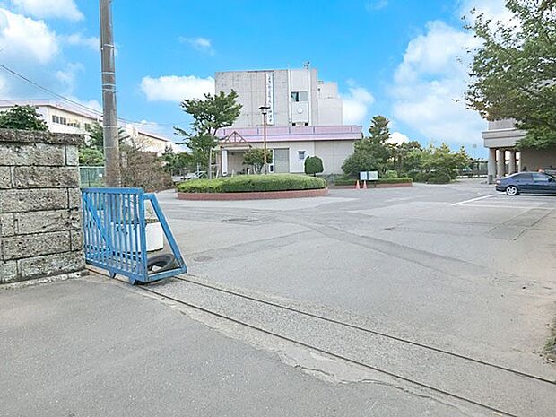 春日部市立武里中学校(約1,280m・徒歩16分)