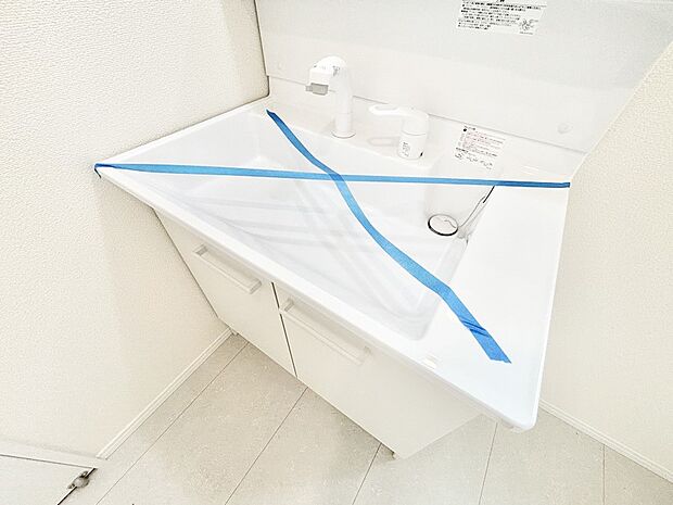 【その他設備(ハンドシャワー水栓)】ハンドシャワー付き！使いやすい洗面台。
