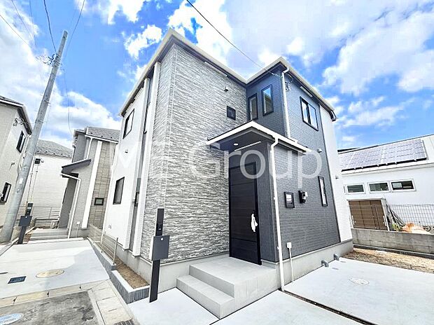 【現地外観写真】洗練された外観、上質な住空間が広がる室内は永く安心して過ごせる住居です。