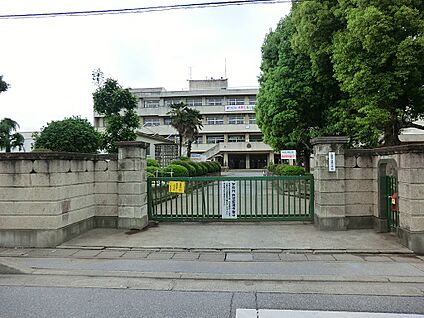 上尾市立西小学校 640m(8分)