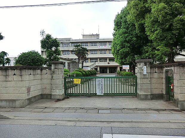 上尾市立西小学校(約640m・徒歩8分)