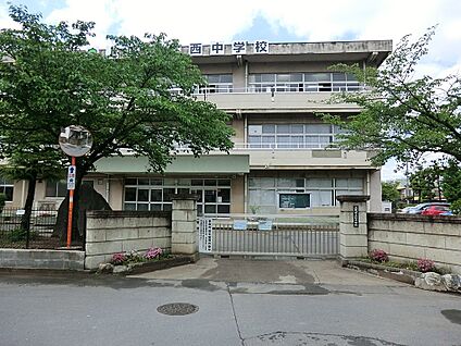 上尾市立西中学校 240m(3分)