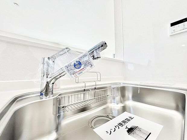 【その他設備(蛇口一体型浄水器)】いつでも清潔なおいしいお水を。一つの水栓で水道水と浄水を使い分け。