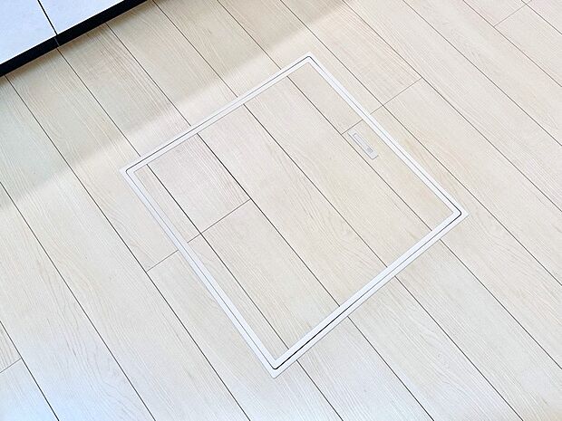 【その他設備(床下収納)】床下収納付き！日用品・非常用品の収納にも大活躍。