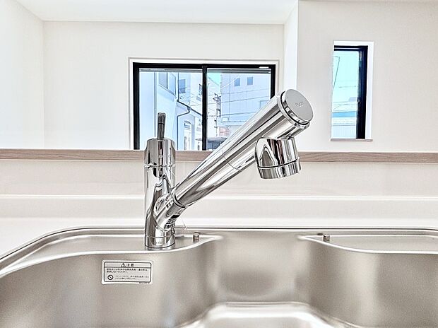 【その他設備(浄水器)】いつでも清潔なおいしいお水を。一つの水栓で水道水と浄水を使い分け。