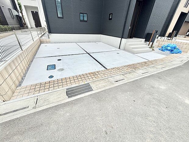 【駐車場】駐車2台可能!急なお客様の駐車に。また、ご家族の自転車スペースとしても大活躍。