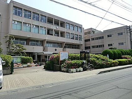 さいたま市立上小小学校 600m(8分)