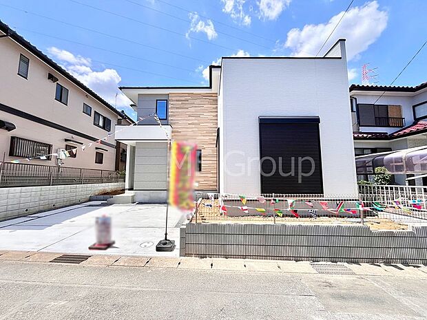 【現地外観写真】洗練された外観、上質な住空間が広がる室内は永く安心して過ごせる住居です。 